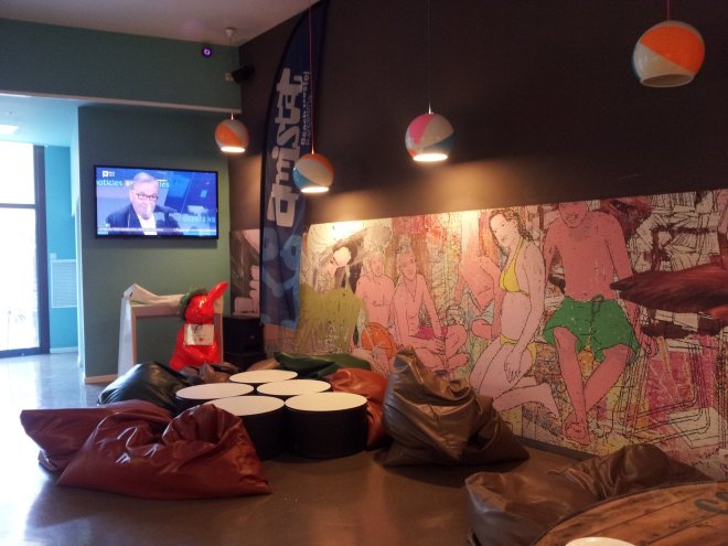 The common seating area at Amistat Beach Hostel
