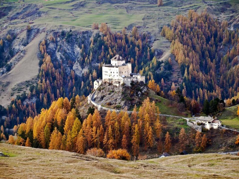 Engadin in autumn- go hiking and visit the Castle Tarasp