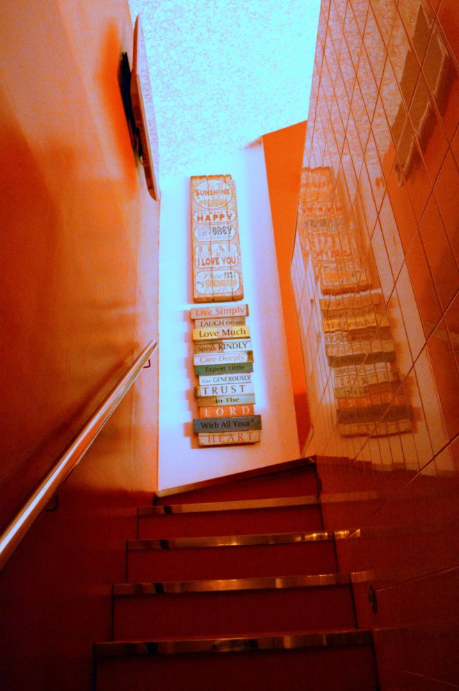 stairs_coral room_amistat